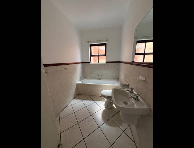 2 BEDROOM APARTMENT FOR SALE IN BRYANSTON